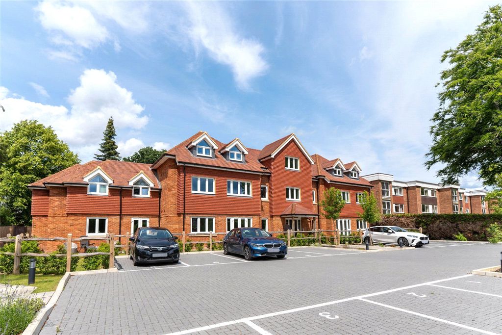 2 bed flat for saleDoods Park Road, Reigate, Surrey RH2 photo 2
