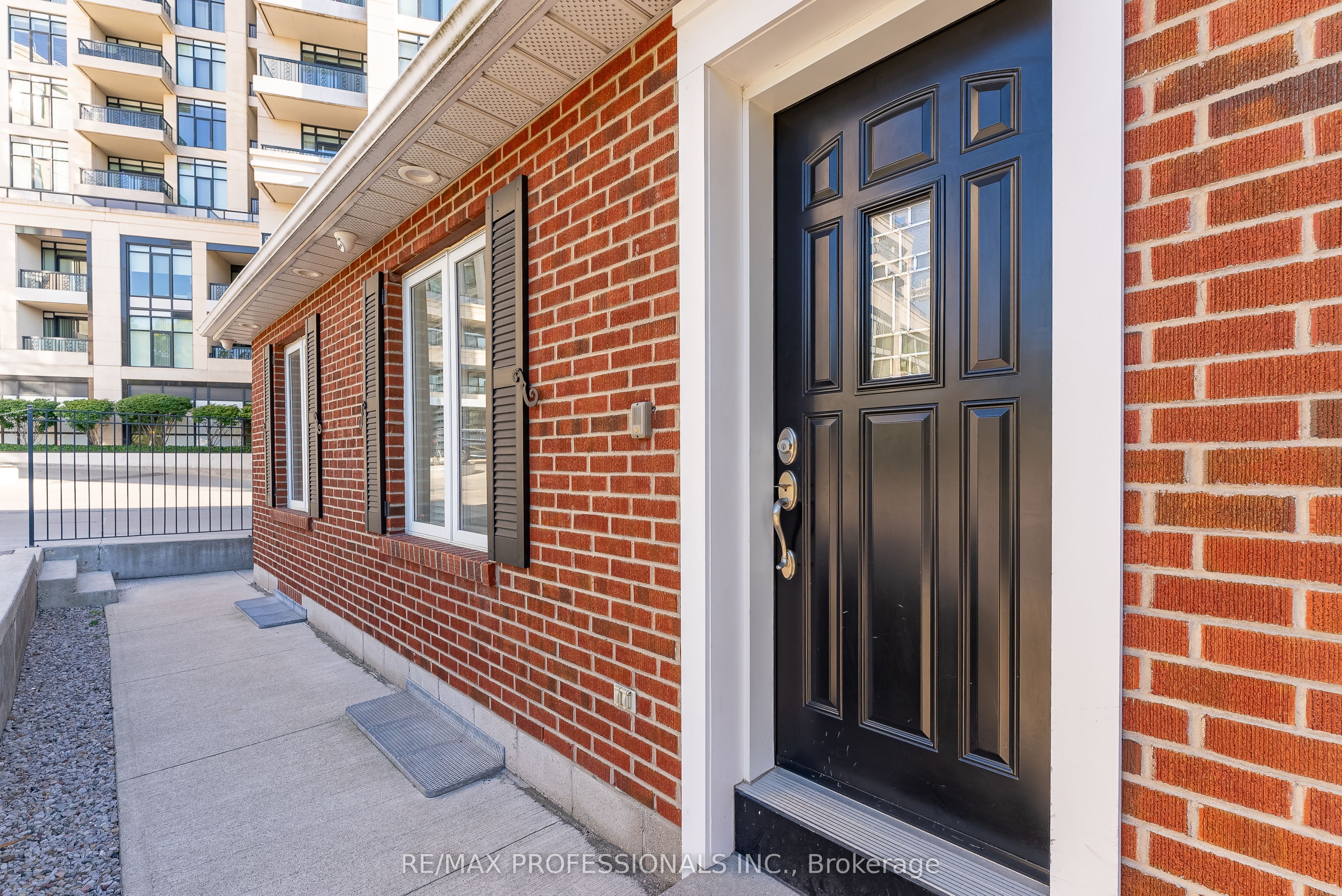 Additional image 3 of Lower-5B Old Mill Drive, Toronto, ON, M6S 4J7