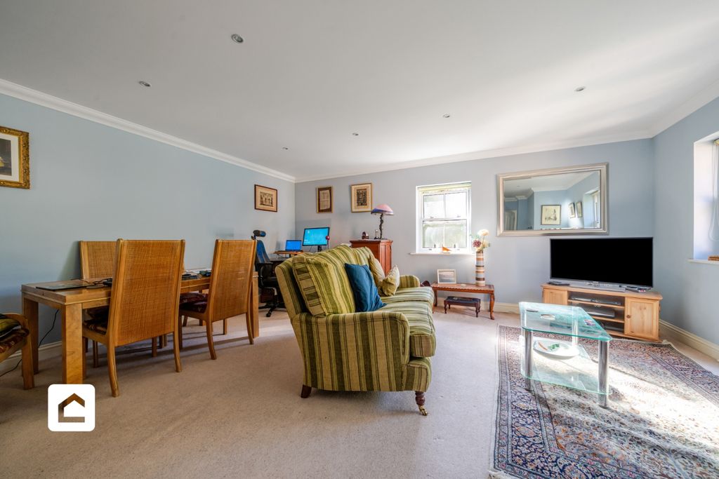 2 bed flat for saleBeech Road, Reigate, Surrey RH2 photo 3
