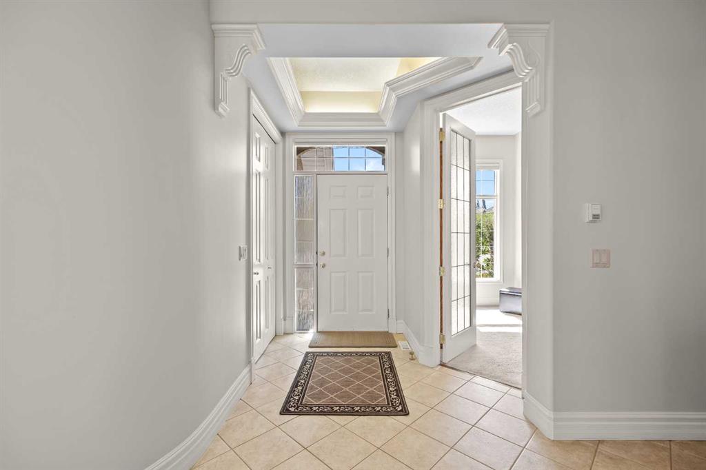 4580 Hamptons Way NW, Calgary, AB, T3A 6B6 photo 3