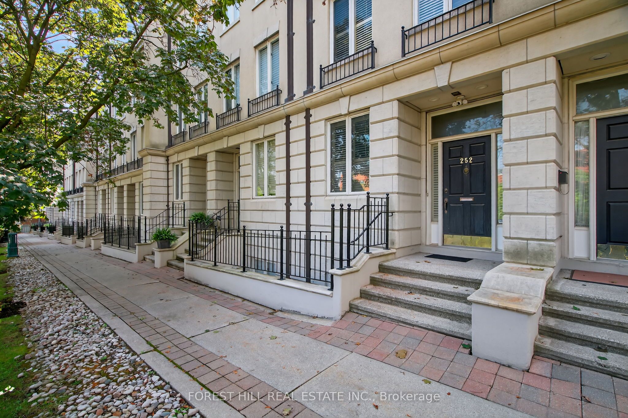 252 Spadina Road, Toronto, ON, M5R 2V1
