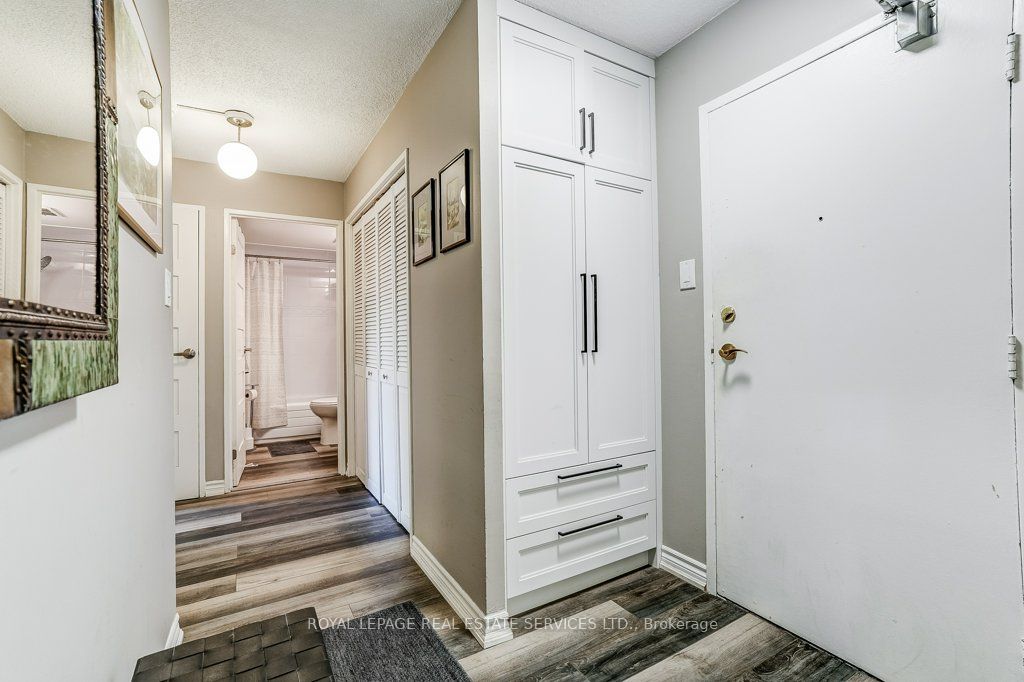 Additional image 3 of 402-3590 Kaneff Crescent, Mississauga, ON, L5A 3X3