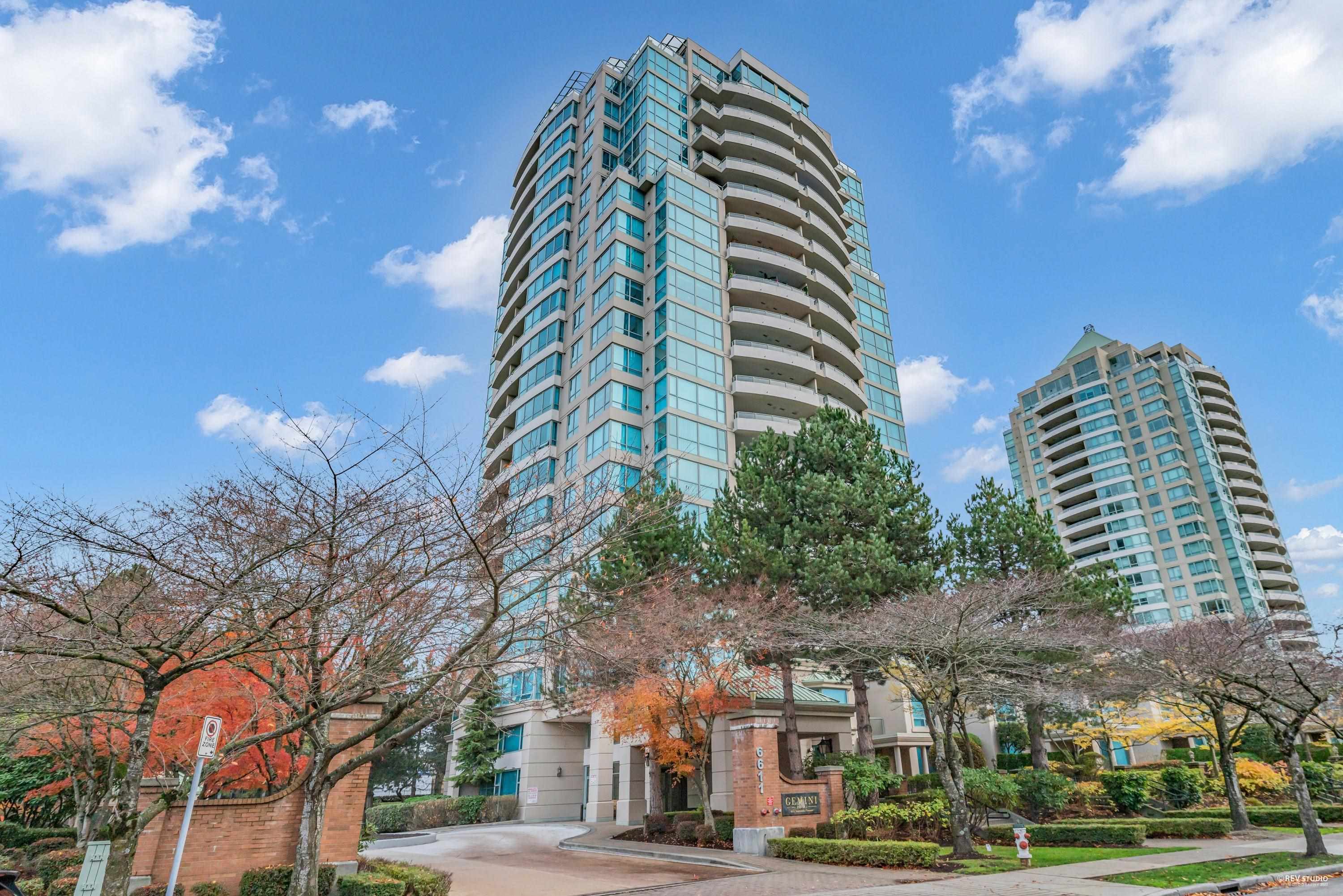 807-6611 Southoaks Crescent, Burnaby, BC, V5E 4L5 photo 2