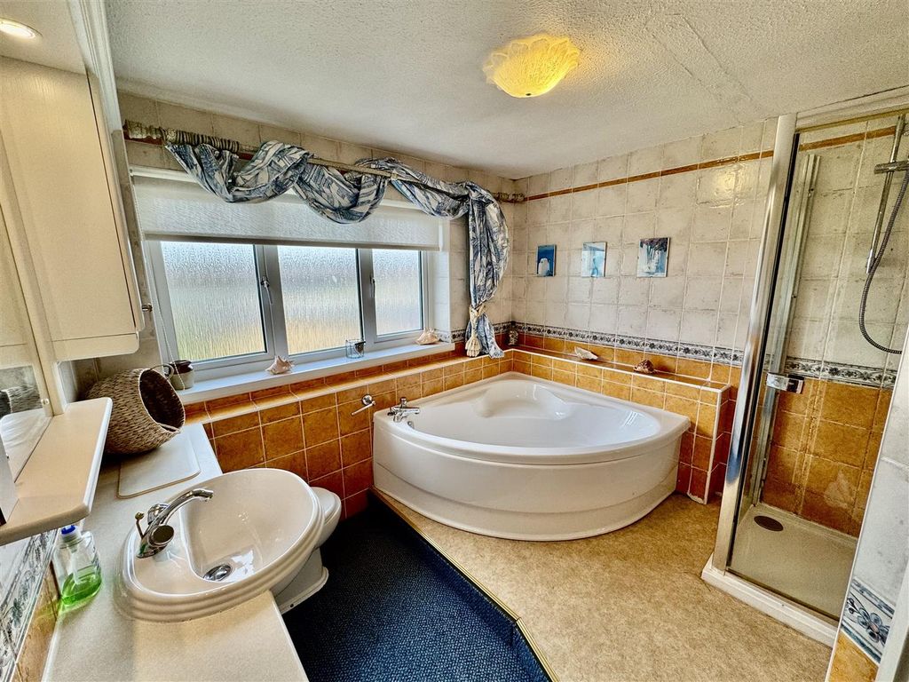 Additional image 10 of 4 bed town house for saleVictoria Parade, Pwllheli LL53