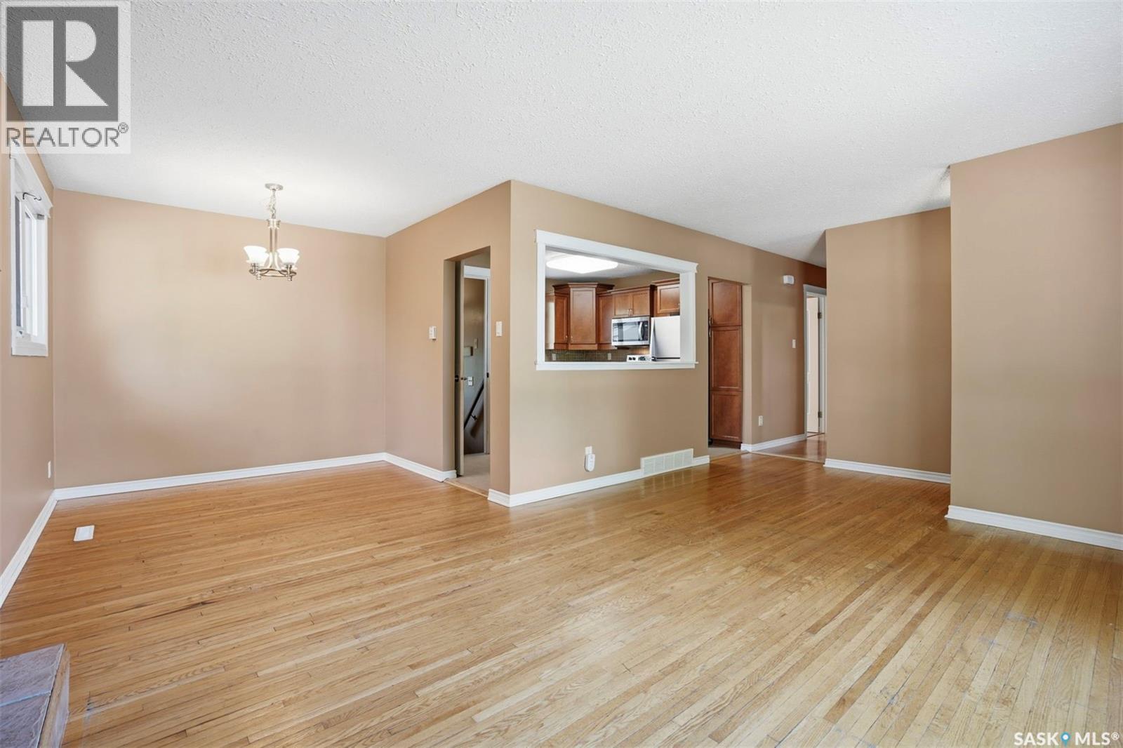 2019 Louise Avenue, Saskatoon, SK, S7J2C1 photo 5