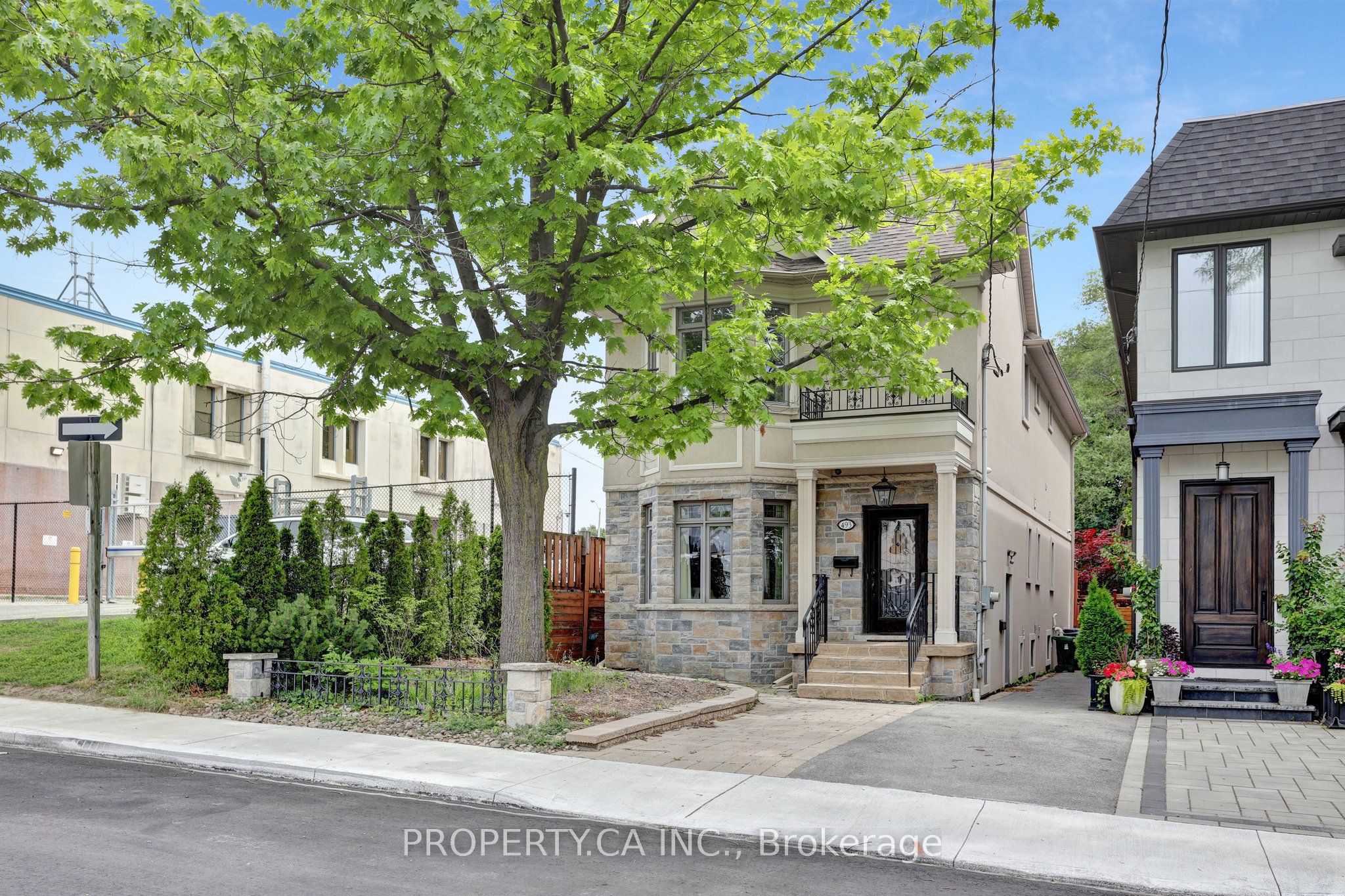 493 Winnette Avenue, Toronto, ON, M6C 3M6
