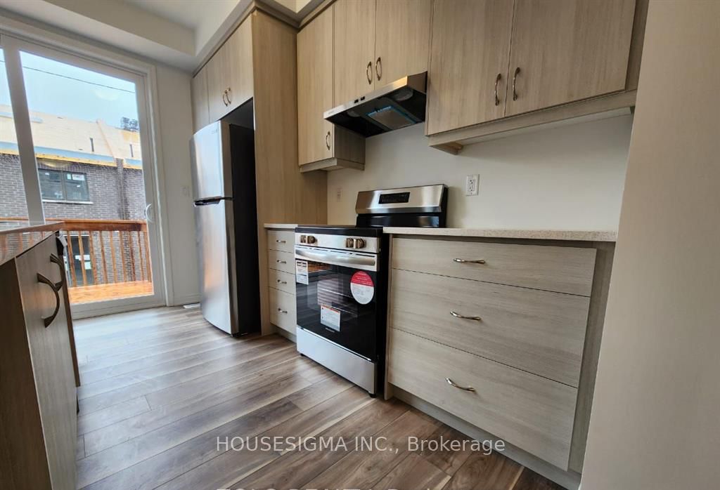 65 Lower Street, Barrie, ON, L9J 1B3 photo 3