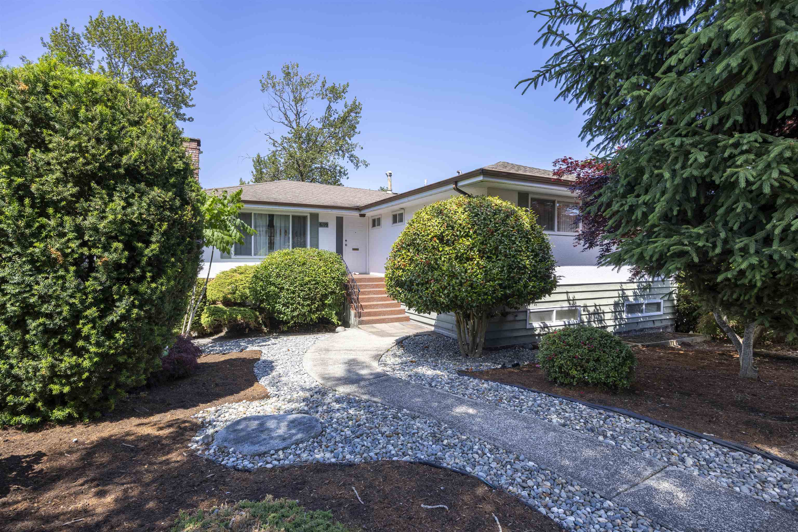6119 Service Street, Burnaby, BC, V5H 1V7