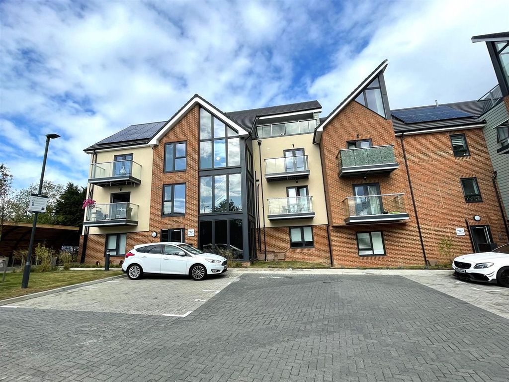 2 bed flat for saleEastwood Road, Rayleigh SS6
