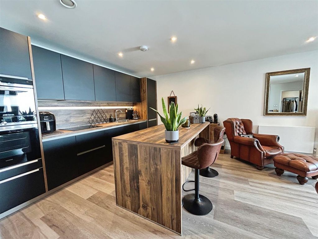 2 bed flat for saleThe Sail, 2 Beach Drive, Ramsgate CT11 photo 2