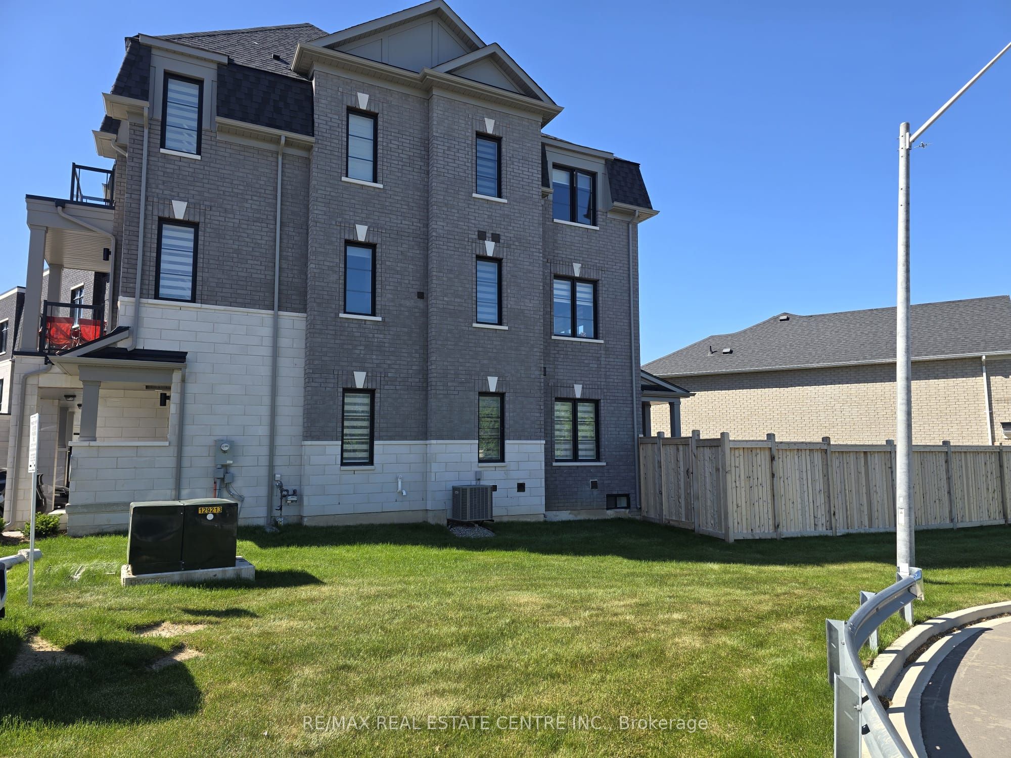Additional image 2 of 5959 Saigon Street, Mississauga, ON, L6H 7G1