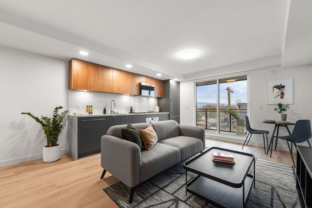 311-2419 Grant Street, Vancouver, BC, V5K 3G5