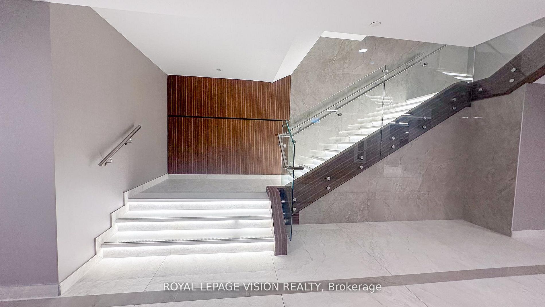 426-5105 Hurontario Street, Mississauga, ON, L4Z 3X7 photo 3