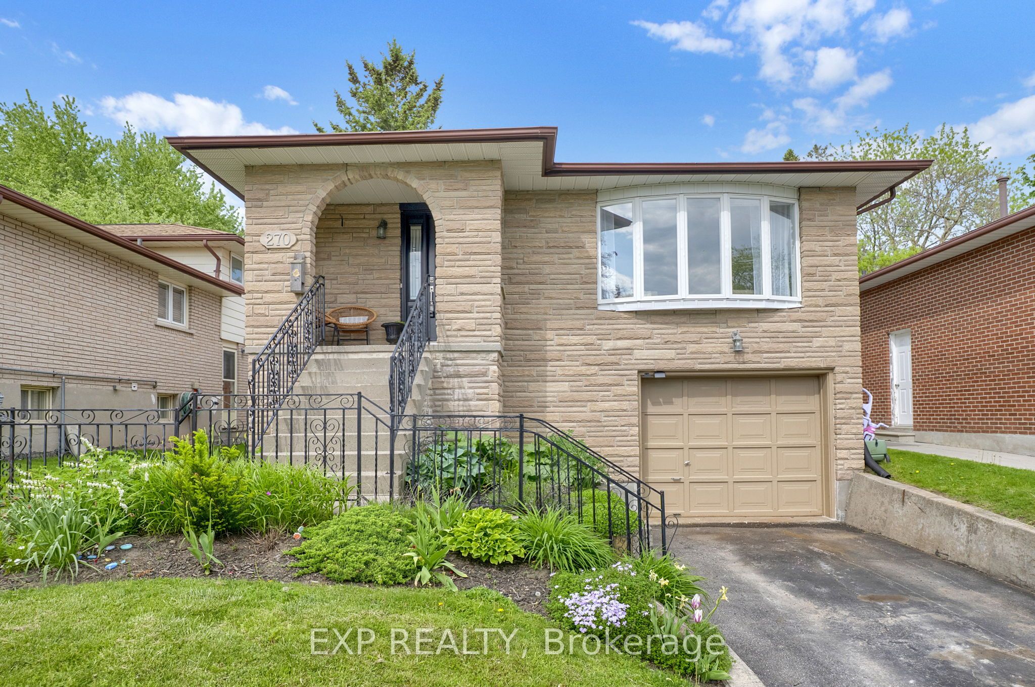270 Fairlawn Court, Oshawa, ON, L1J 4P9