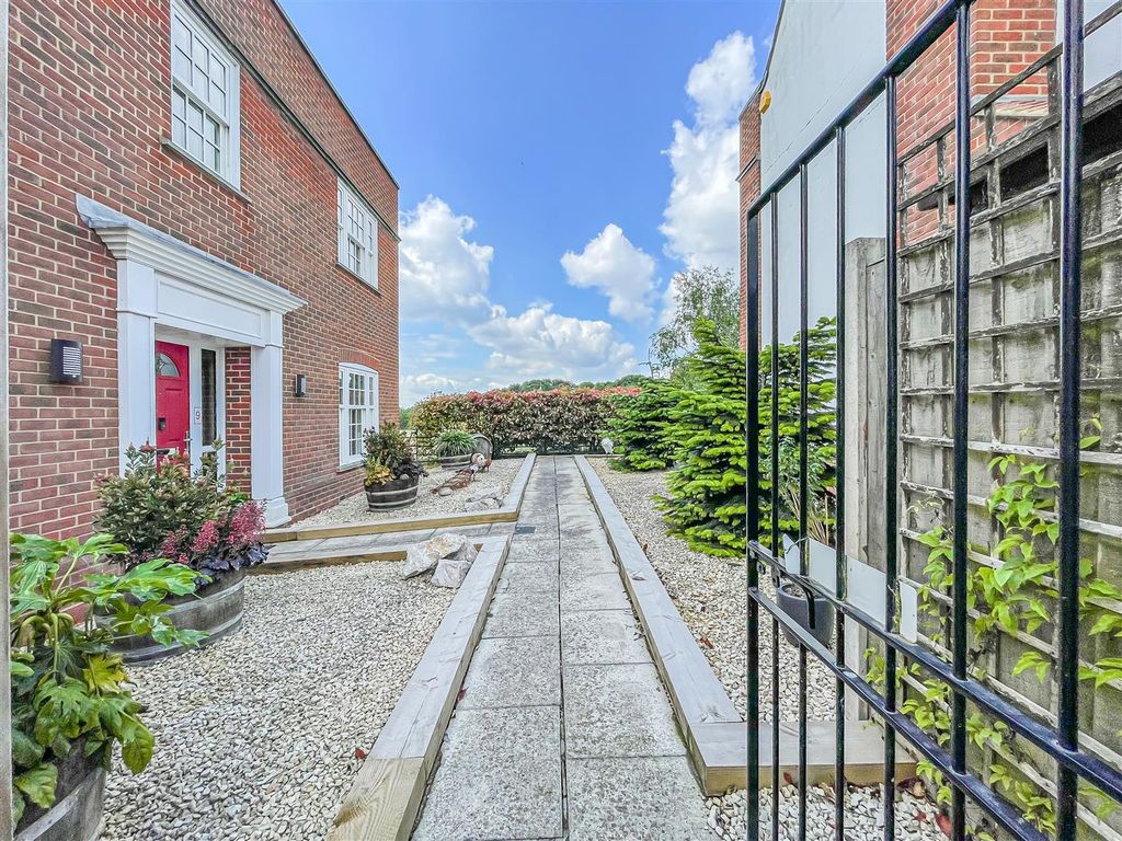 Additional image 33 of 5 bed detached house for saleAshingdon Heights, Rochford SS4