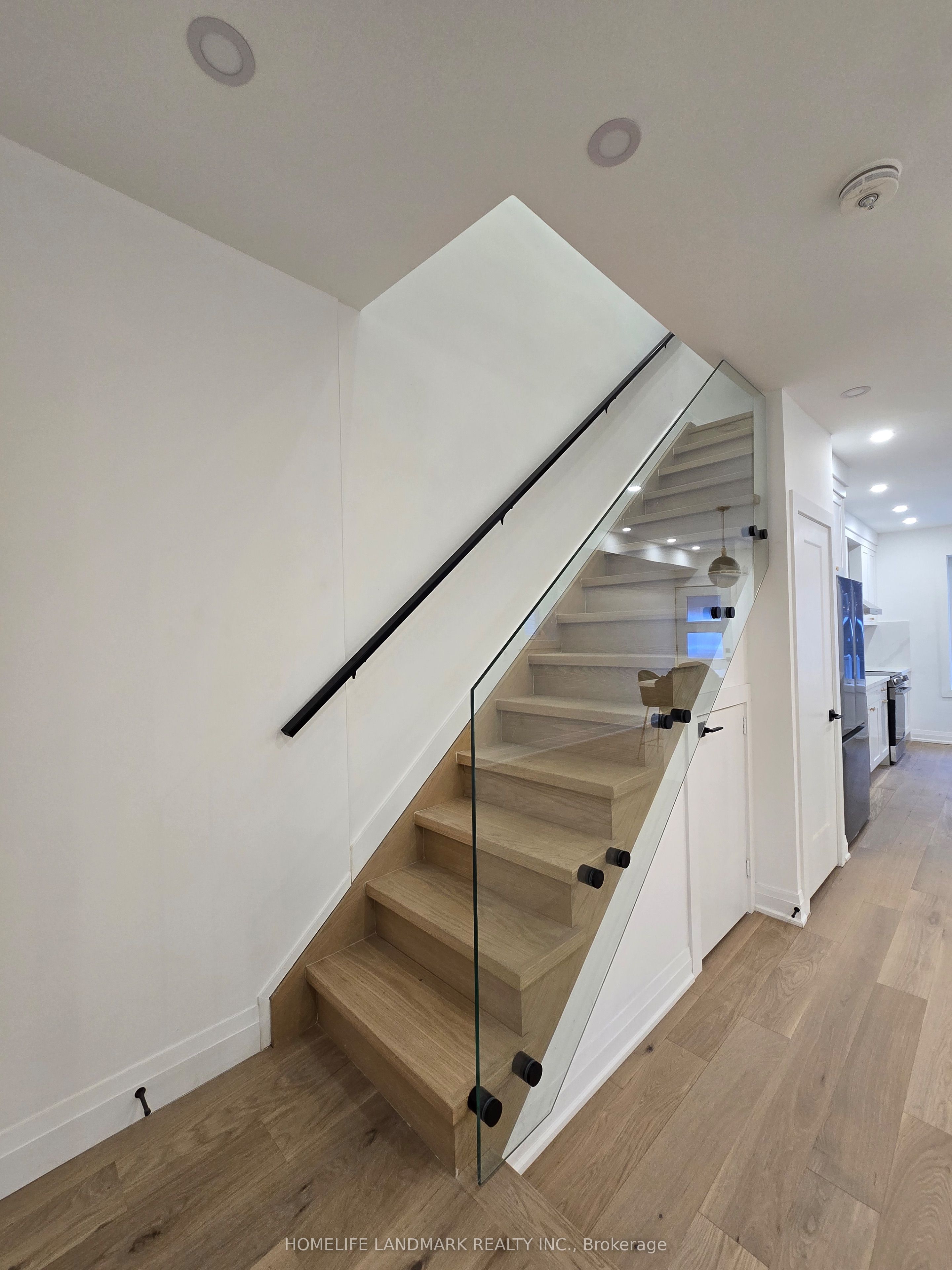 9 Alton Avenue, Toronto, ON, M4L 2M3 photo 5