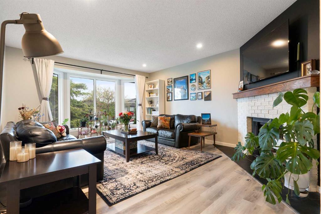 25 Bermuda Place, Calgary, AB, T3K1H4 photo 3
