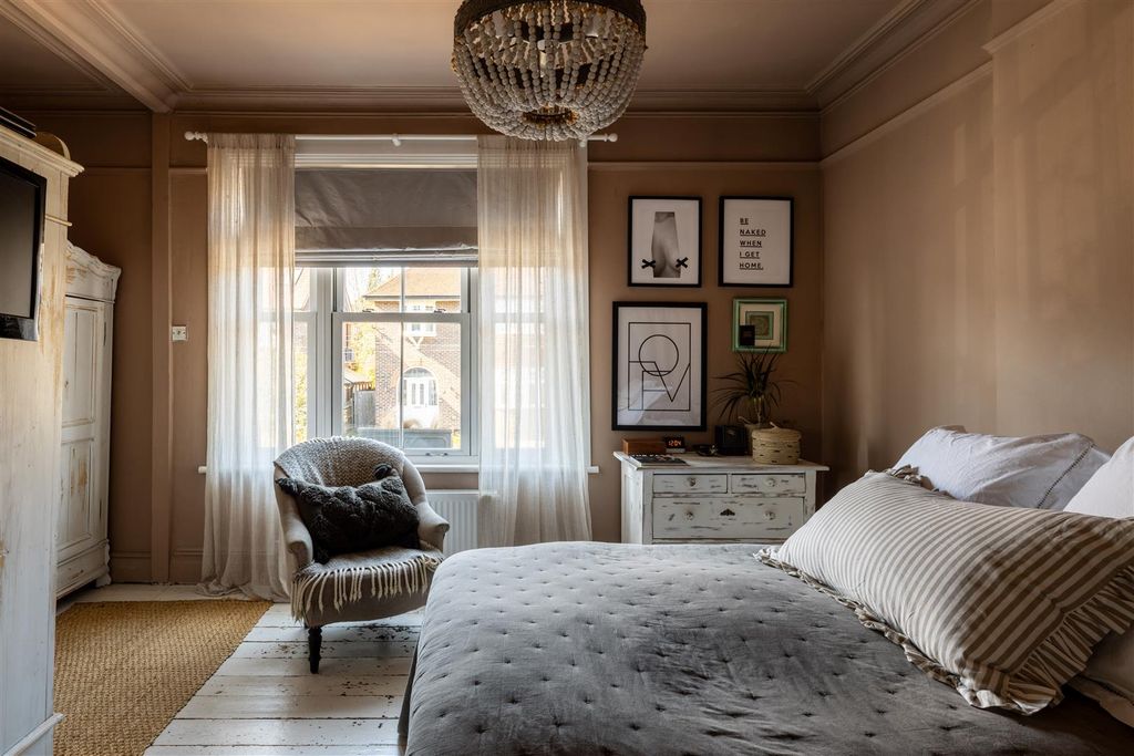 Additional image 20 of 4 bed semi-detached house for saleEarlswood Road, Redhill RH1