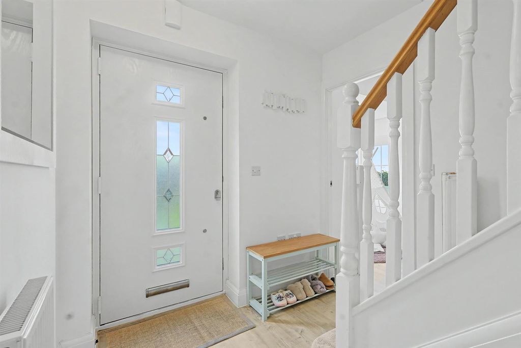 Additional image 7 of 5 bed detached house for saleElizabeth Gardens, Rochford SS4