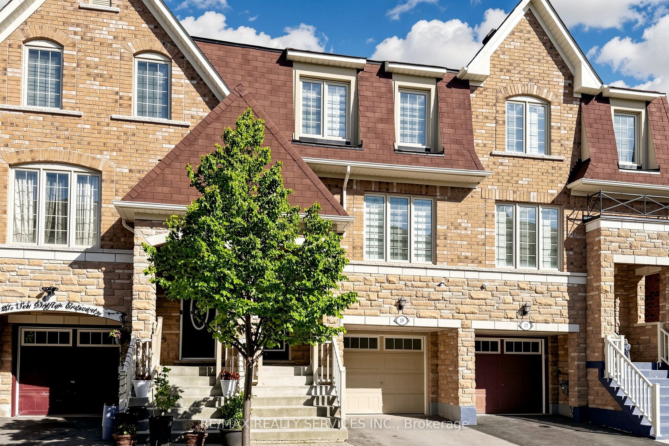 19 Sea Drifter Crescent, Brampton, ON, L6P 2S1 photo 2