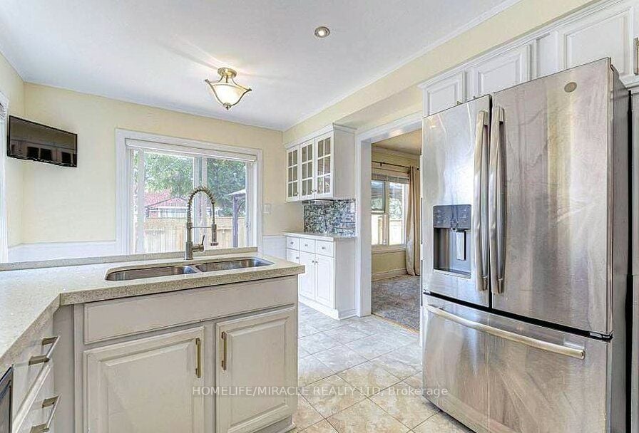 Additional image 5 of 45 Sunley Crescent, Brampton, ON, L6Y 5B8