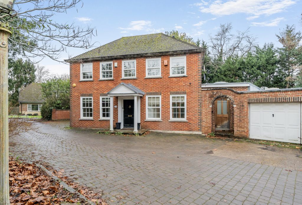 4 bed detached house for saleOak Lodge Drive, Redhill, Surrey RH1