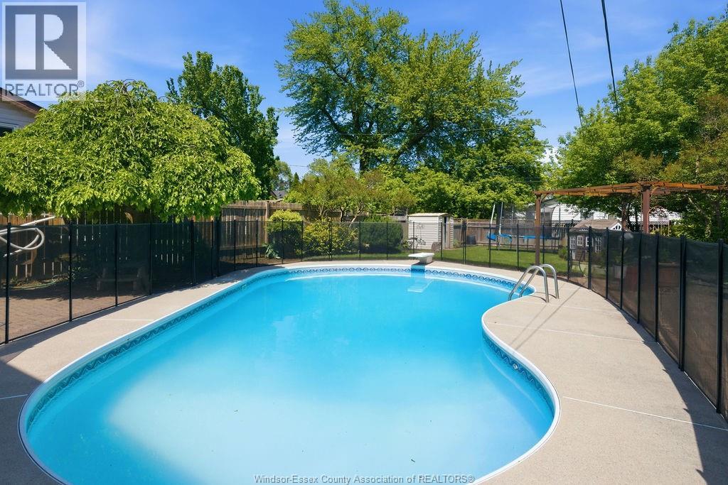 512 Elinor , Windsor, ON, N8P1E4 photo 4