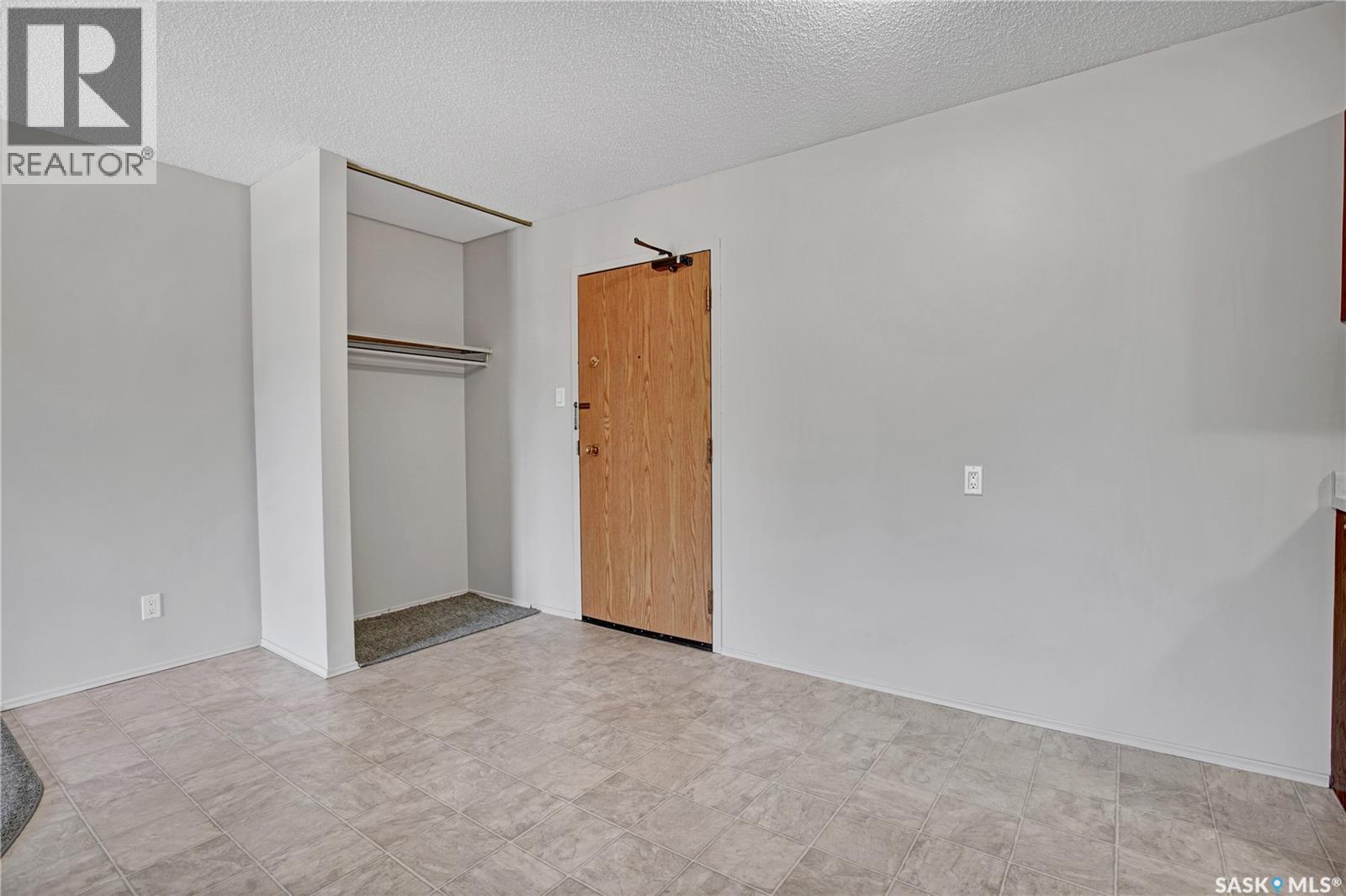 308-311 Tait Crescent, Saskatoon, SK, S7H5L7 photo 2