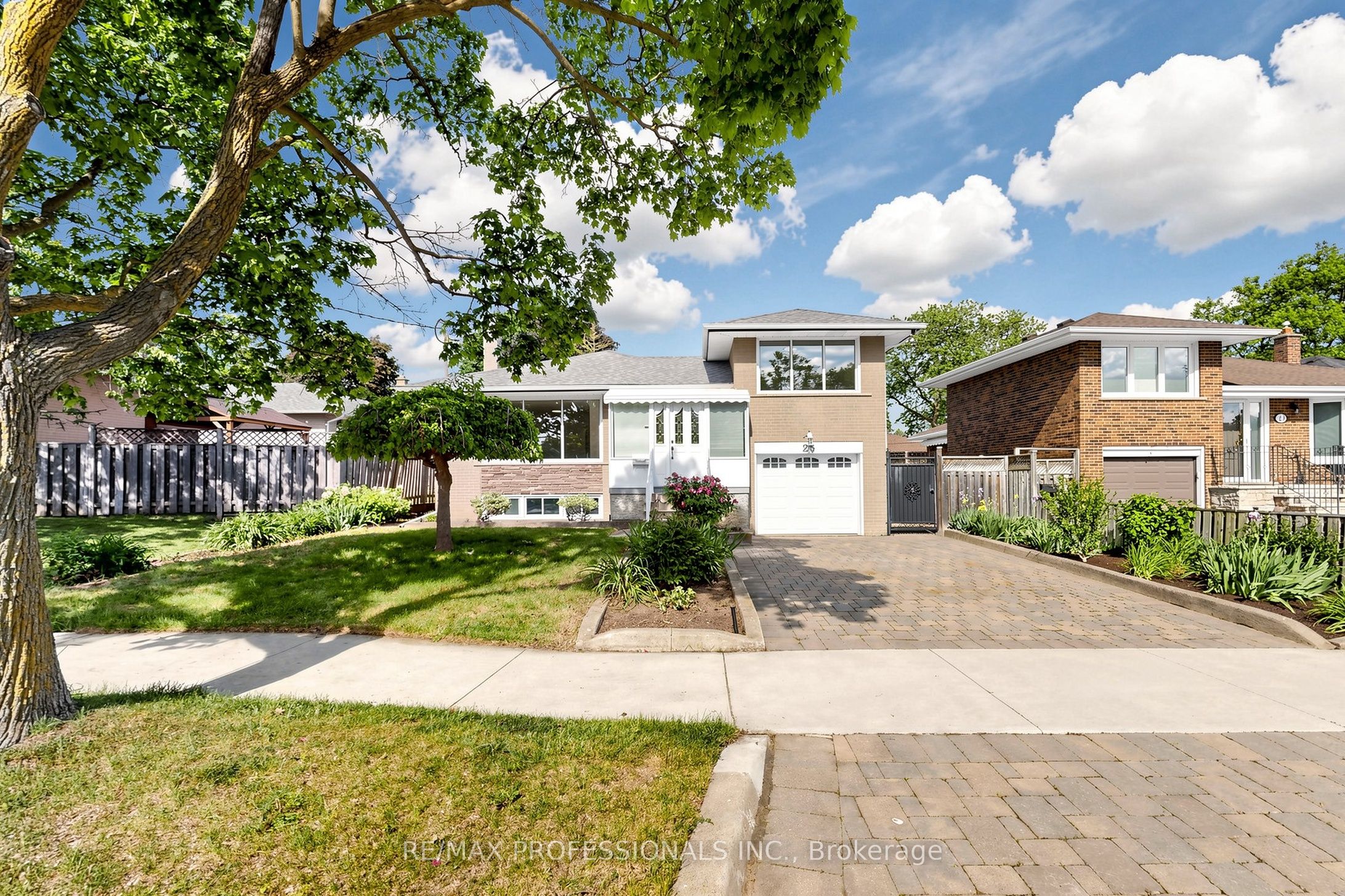 25 Carsbrooke Road, Toronto, ON, M9C 3C2