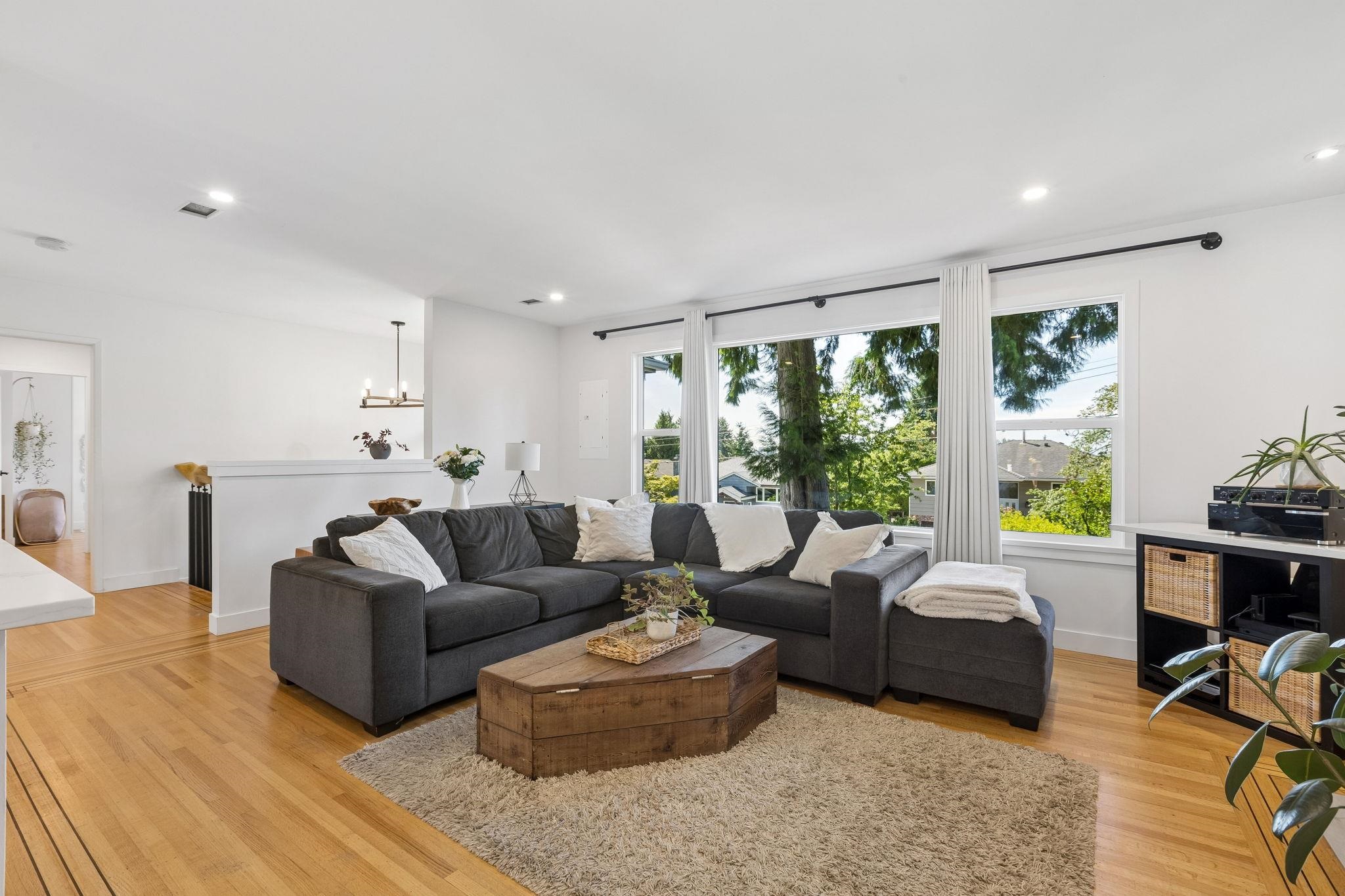 1214 Eastview Road, North Vancouver, BC, V7J 1L6 photo 4