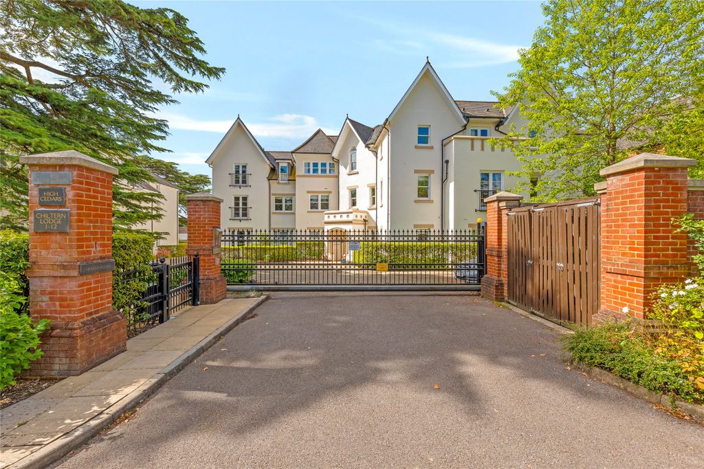 2 bed flat for saleWray Park Road, Reigate, Surrey RH2
