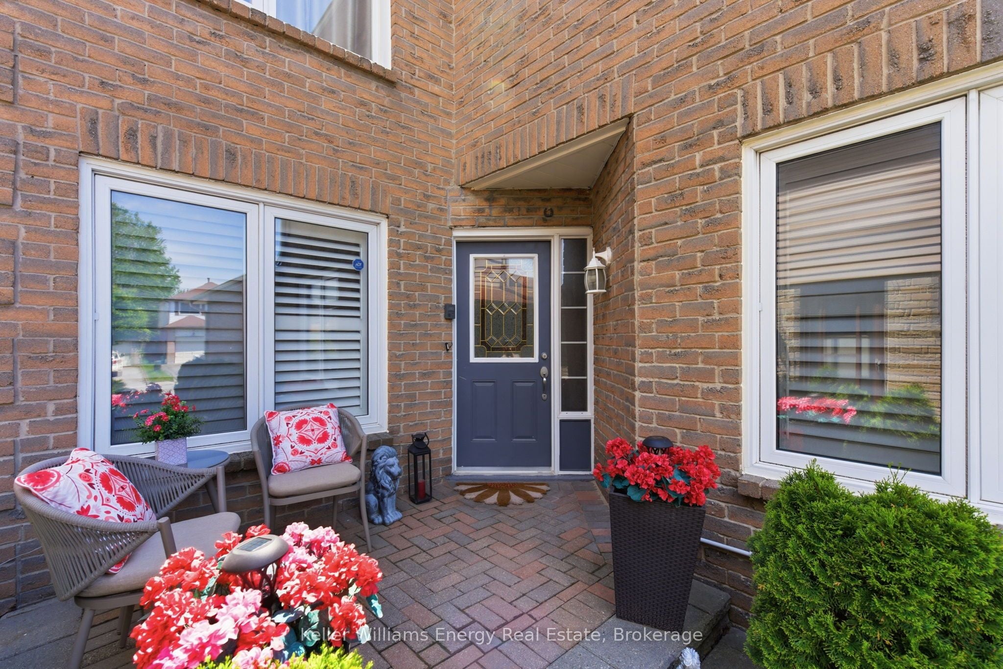 25 Barnes Drive, Ajax, ON, L1S 5C8 photo 2