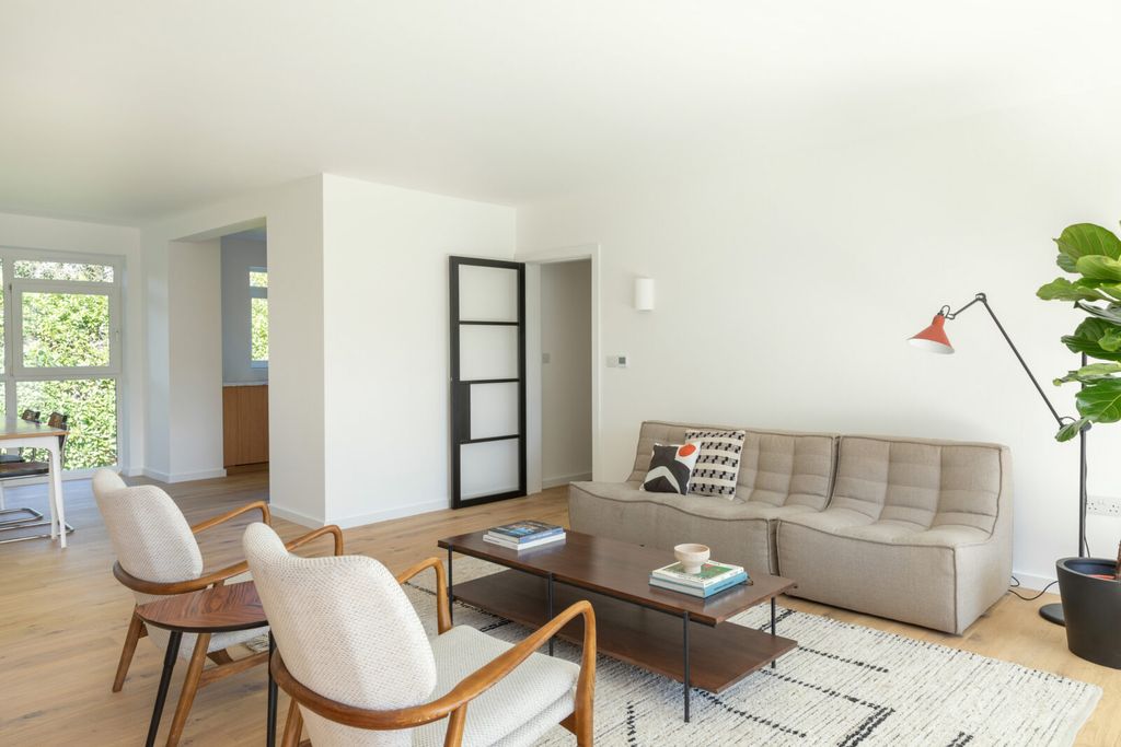 Additional image 12 of 3 bed flat for saleDarnhills, Radlett, Hertfordshire WD7