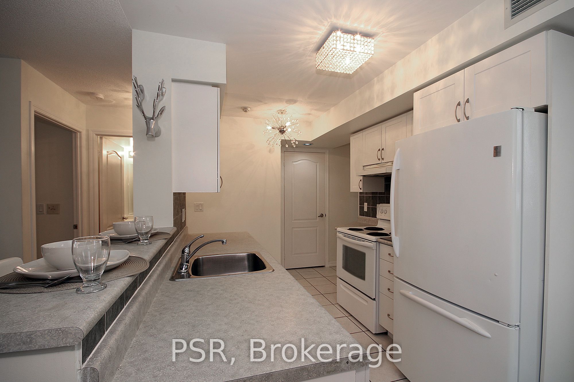 404-4 Elsinore Path, Toronto, ON, M8V 4G7 photo 5