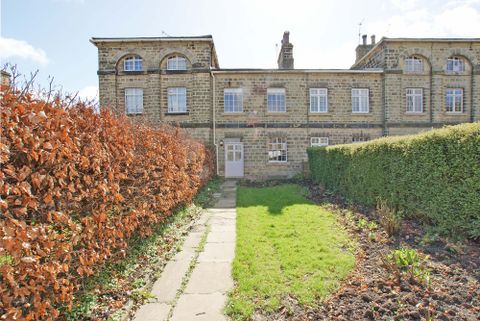 The Avenue, Harewood LS17