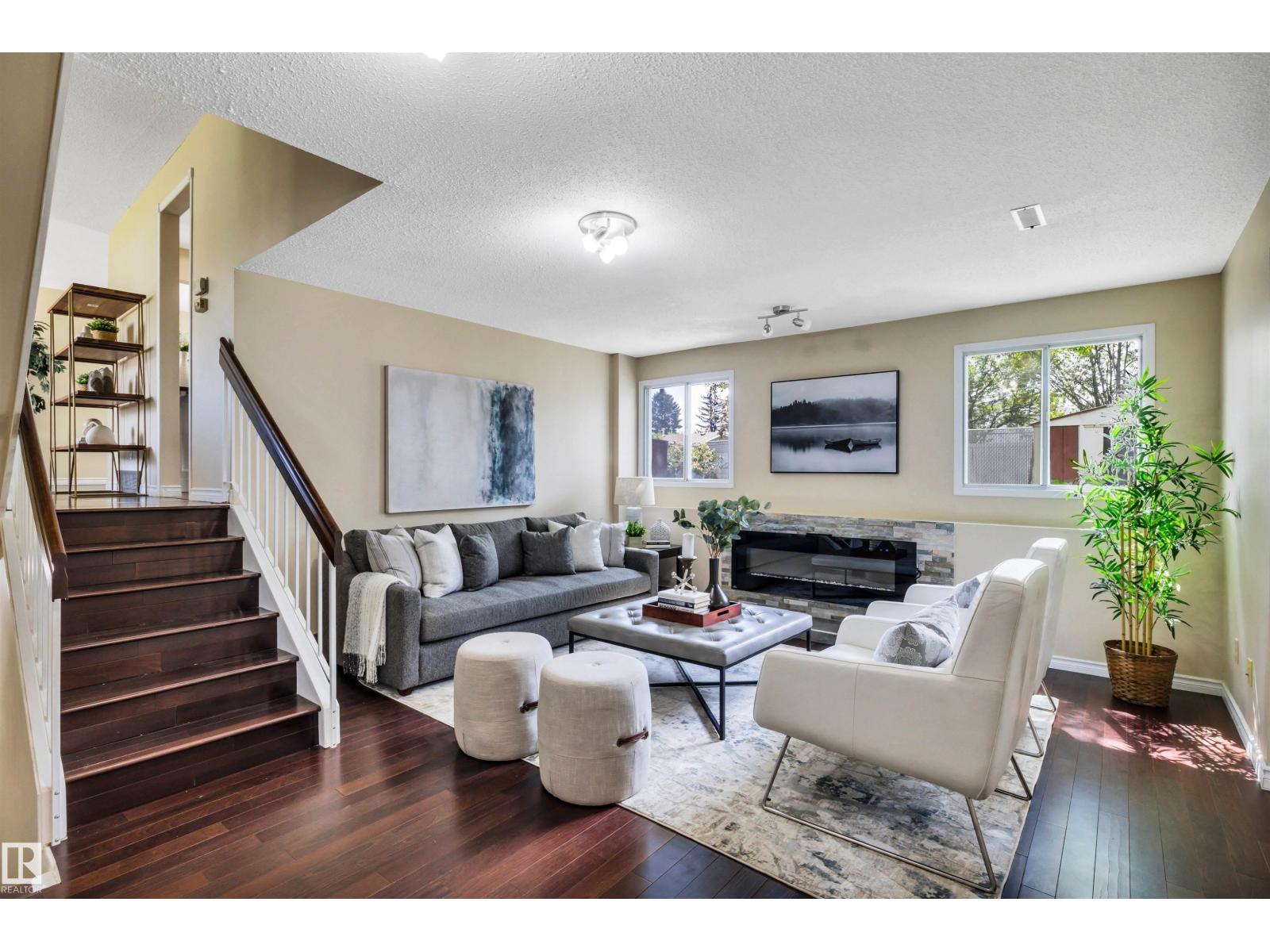 10909 33a Avenue NW, Edmonton, AB, T6J3C6