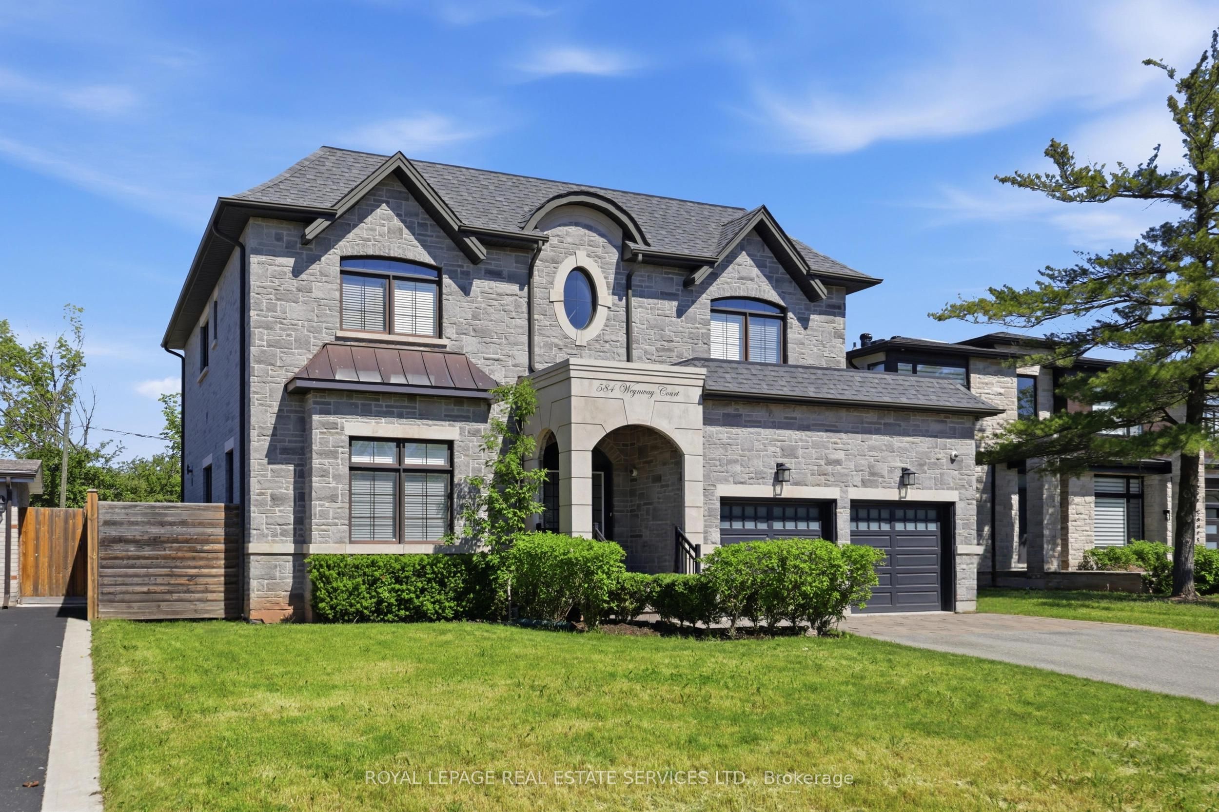 584 Weynway Court, Oakville, ON, L6L 4G7