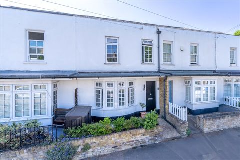 Avenue Road, Hampton TW12