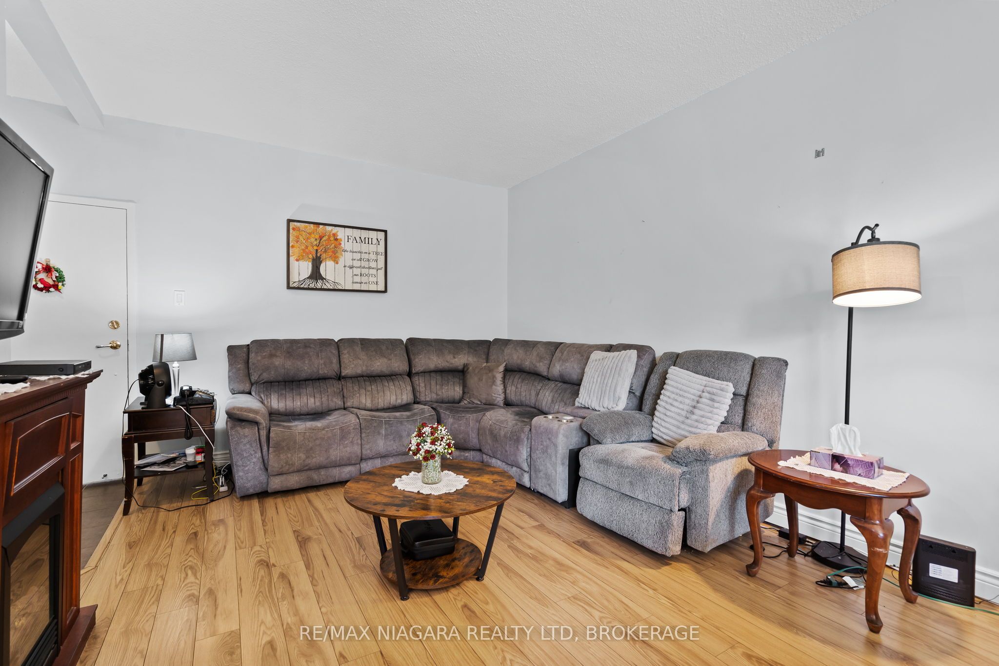 107-6390 Huggins Street, Niagara Falls, ON, L2J 1H1 photo 3