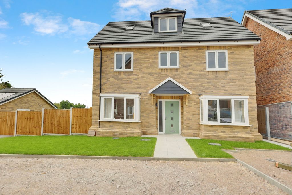 4 bed detached house for saleCornfield Way, Rayleigh SS6