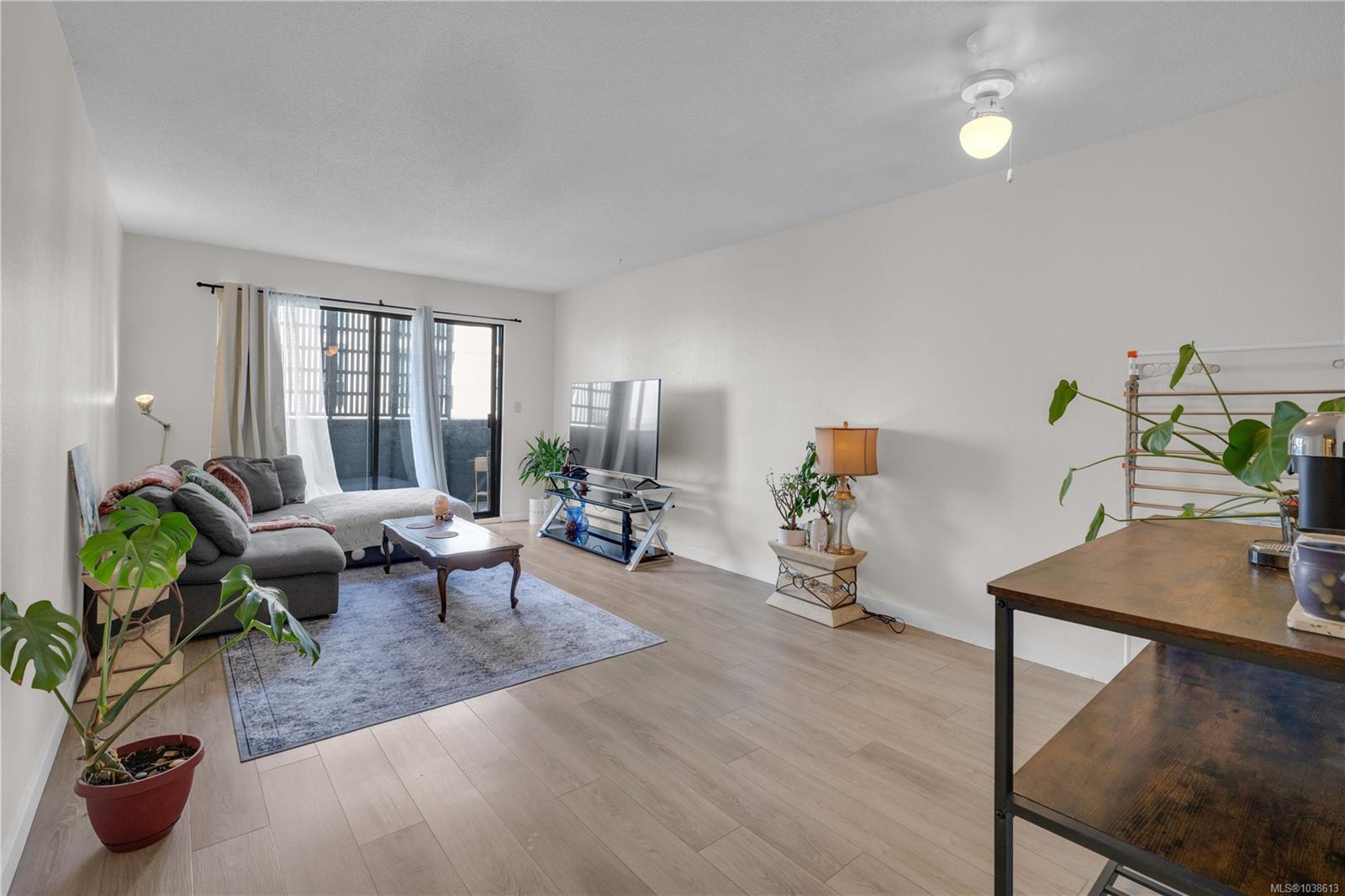 #408-755 Hillside Avenue, Victoria, BC, V8T 5B3 photo 3