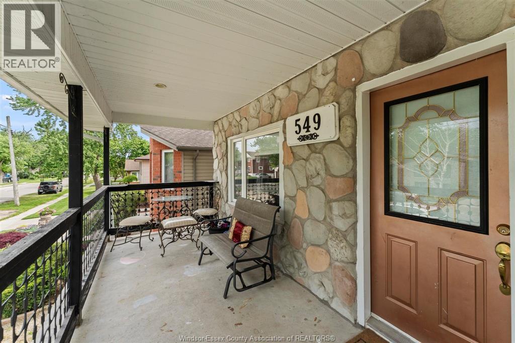 549 Clover , Windsor, ON, N8P1C5 photo 2