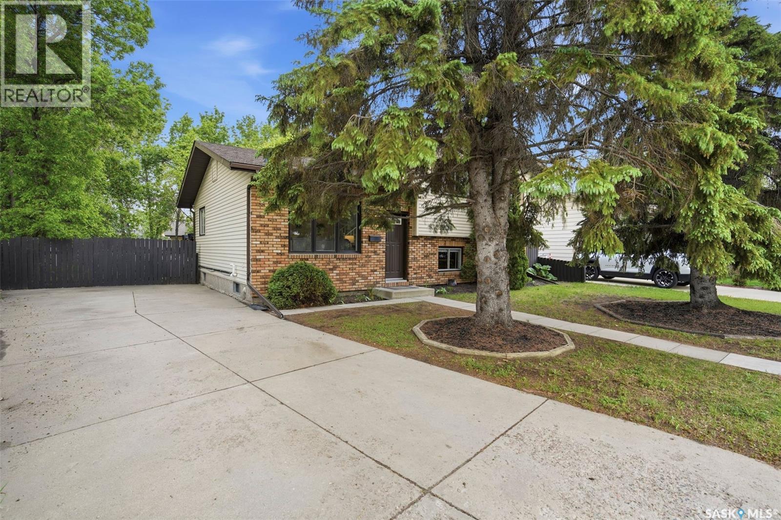 143 Adilman Drive, Saskatoon, SK, S7K7P3 photo 2