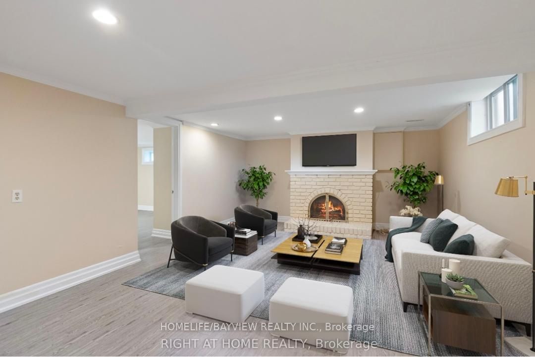 BSMT-102 Murray Drive N, Aurora, ON, L4G 2C5
