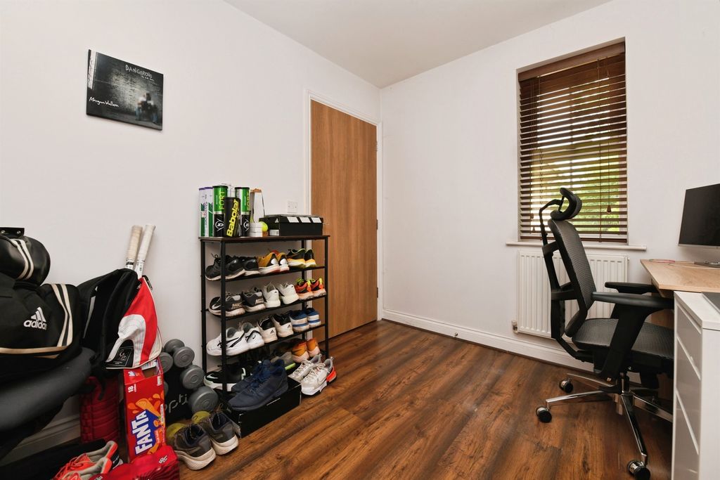 Additional image 14 of 2 bed flat for saleWeir Gardens, Rayleigh SS6