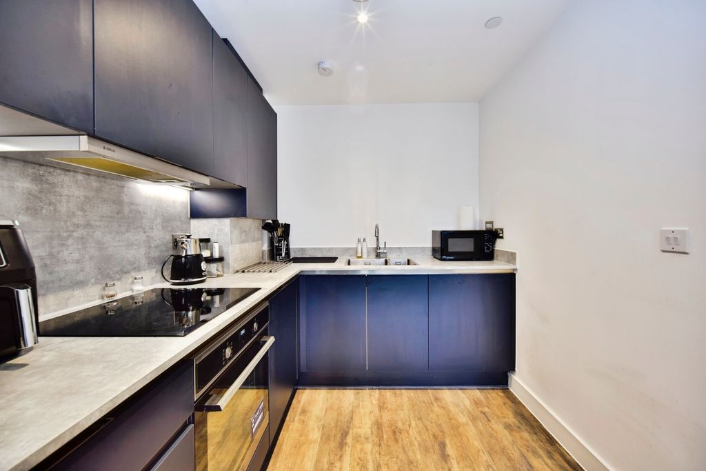 Additional image 7 of 2 bed flat for sale2 Glenway Road, Rochester ME1