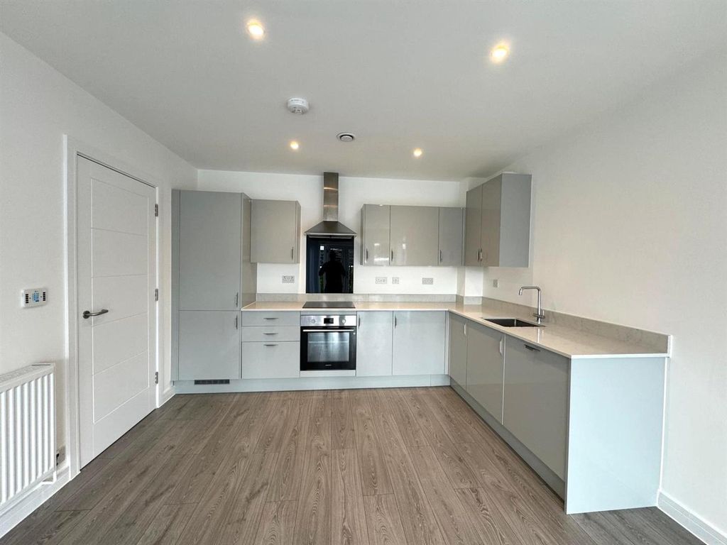 Additional image 2 of 2 bed flat for saleEastwood Road, Rayleigh SS6