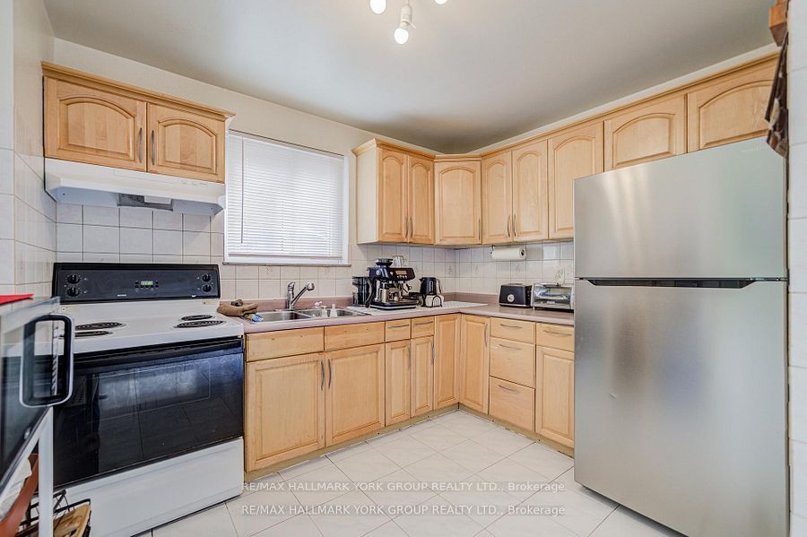 9 Bur Oak Way, Toronto, ON, M3L 2G3 photo 3