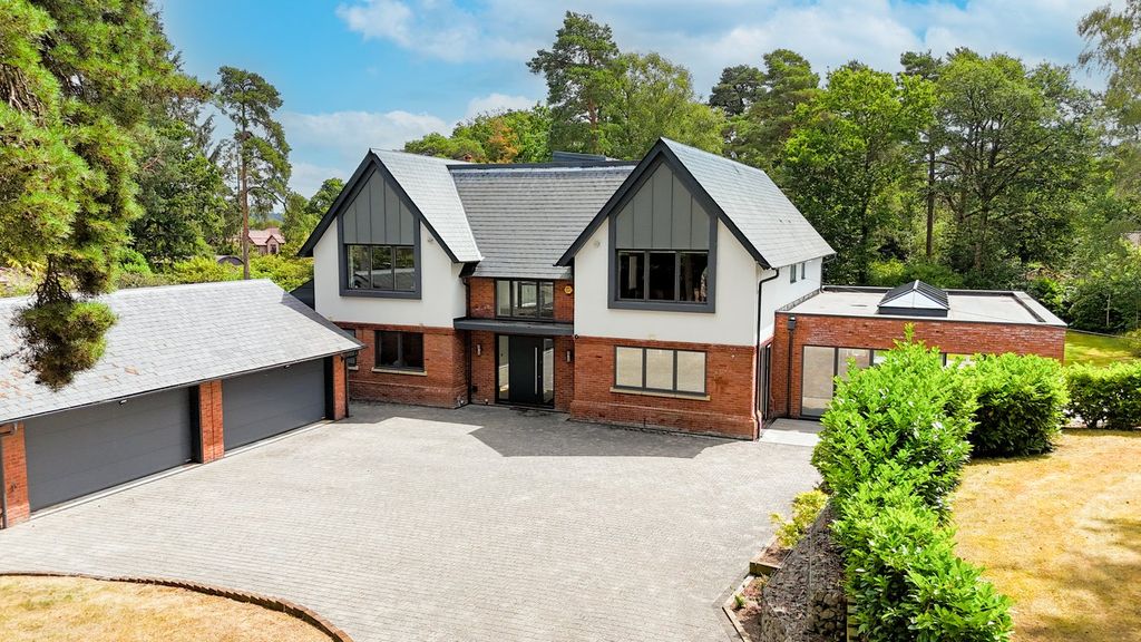5 bed detached house for saleAvon Avenue, Ringwood, St Ives BH24