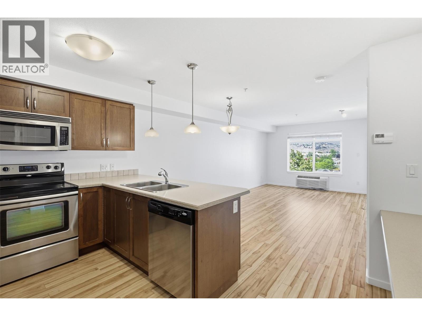 513-689 Tranquille Road, Kamloops, BC, V2B0C7 photo 5